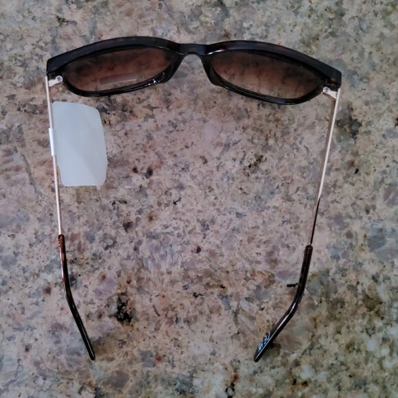 2 Pairs! Tommy Hilfiger Designer Sunglasses - Set of 2 Prs!  NEW, NWT! 2 Pairs! Tommy Hilfiger Designer Sunglasses - Set of 2 Prs  main image 3